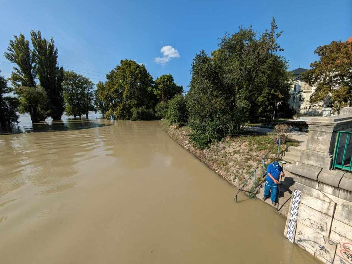 Esztergomi vízmérce.jpeg