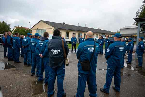 28 fő indulása Győrbe.jpg