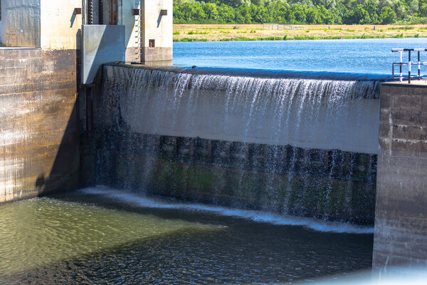 Békésszentandrási duzzasztó - alacsony vízszint.jpg